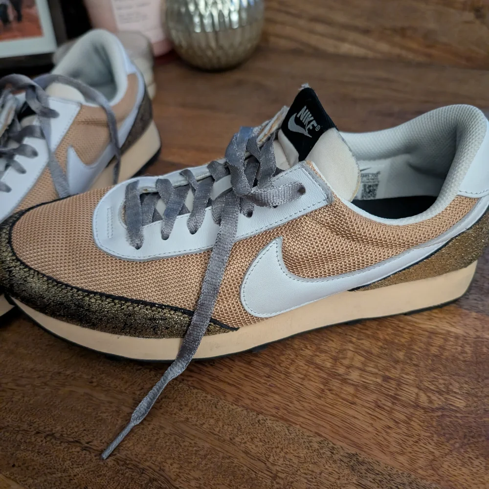 Nike Tan and Gold Sneakers - Picture 5 of 6
